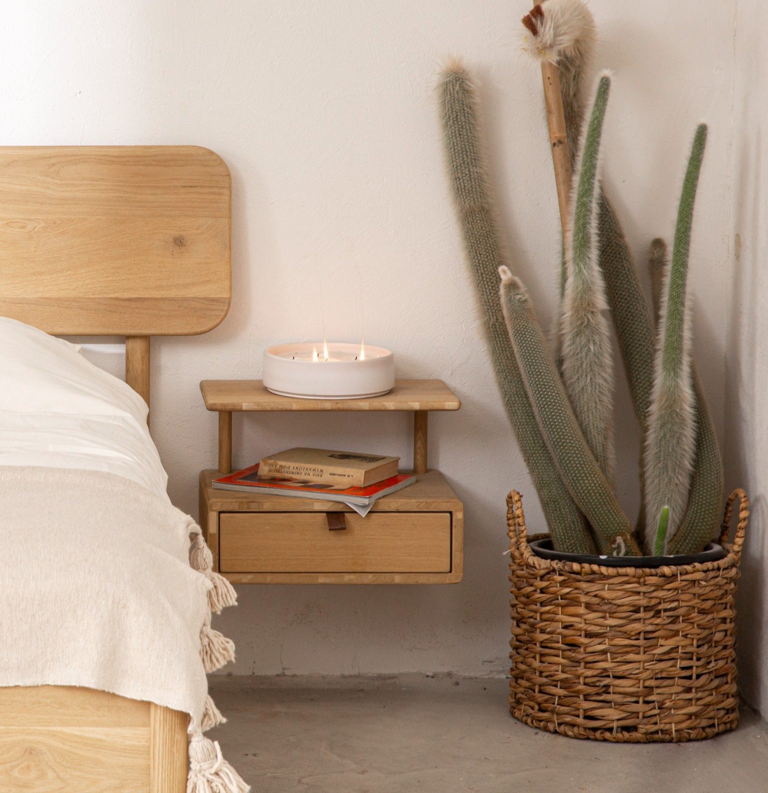 שידת צד נורדית צפה