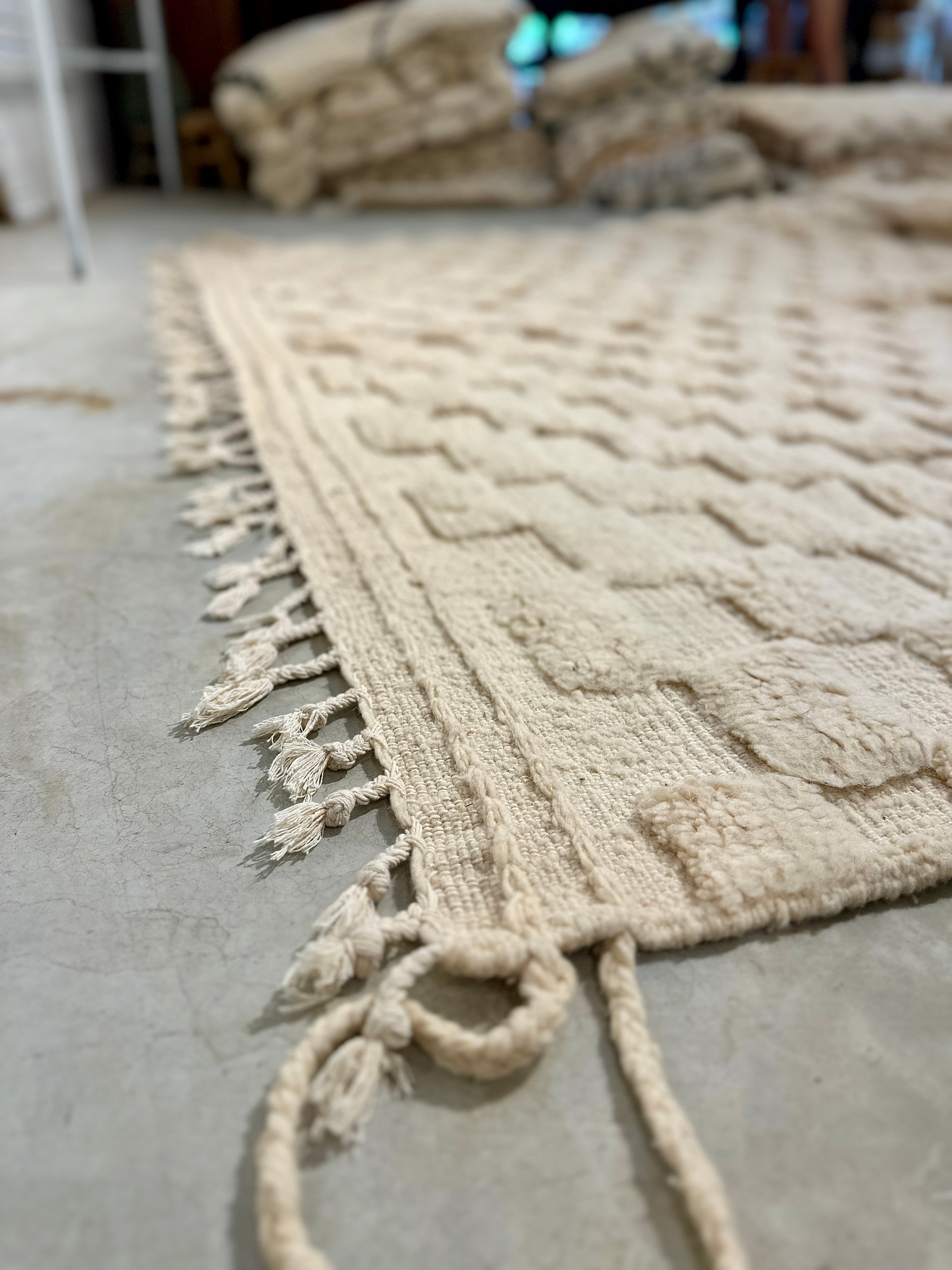 שטיח מרוקאי לבן- ריבועים