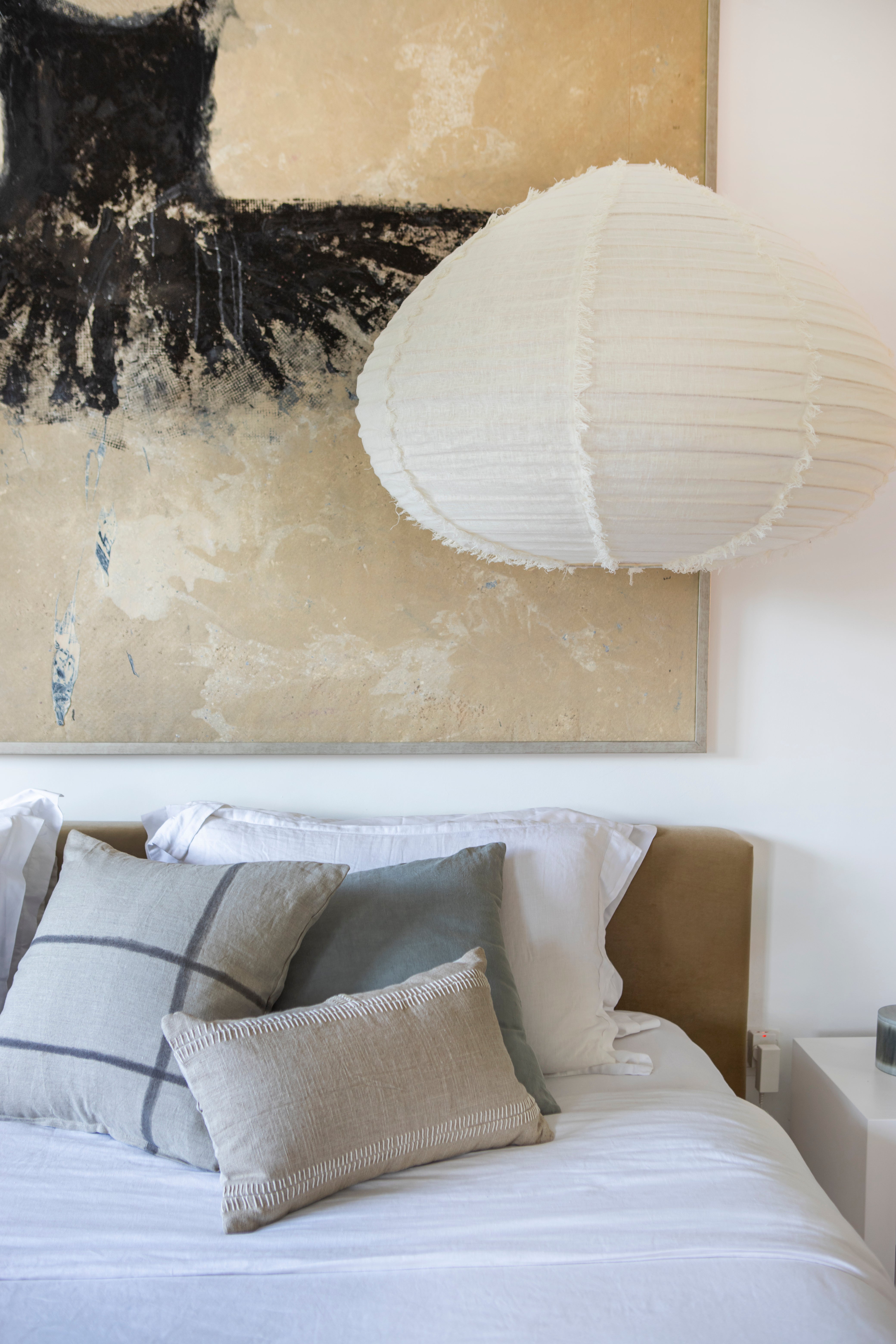 אהיל פשתן עם פרנזים off white' עבודת יד מבאלי