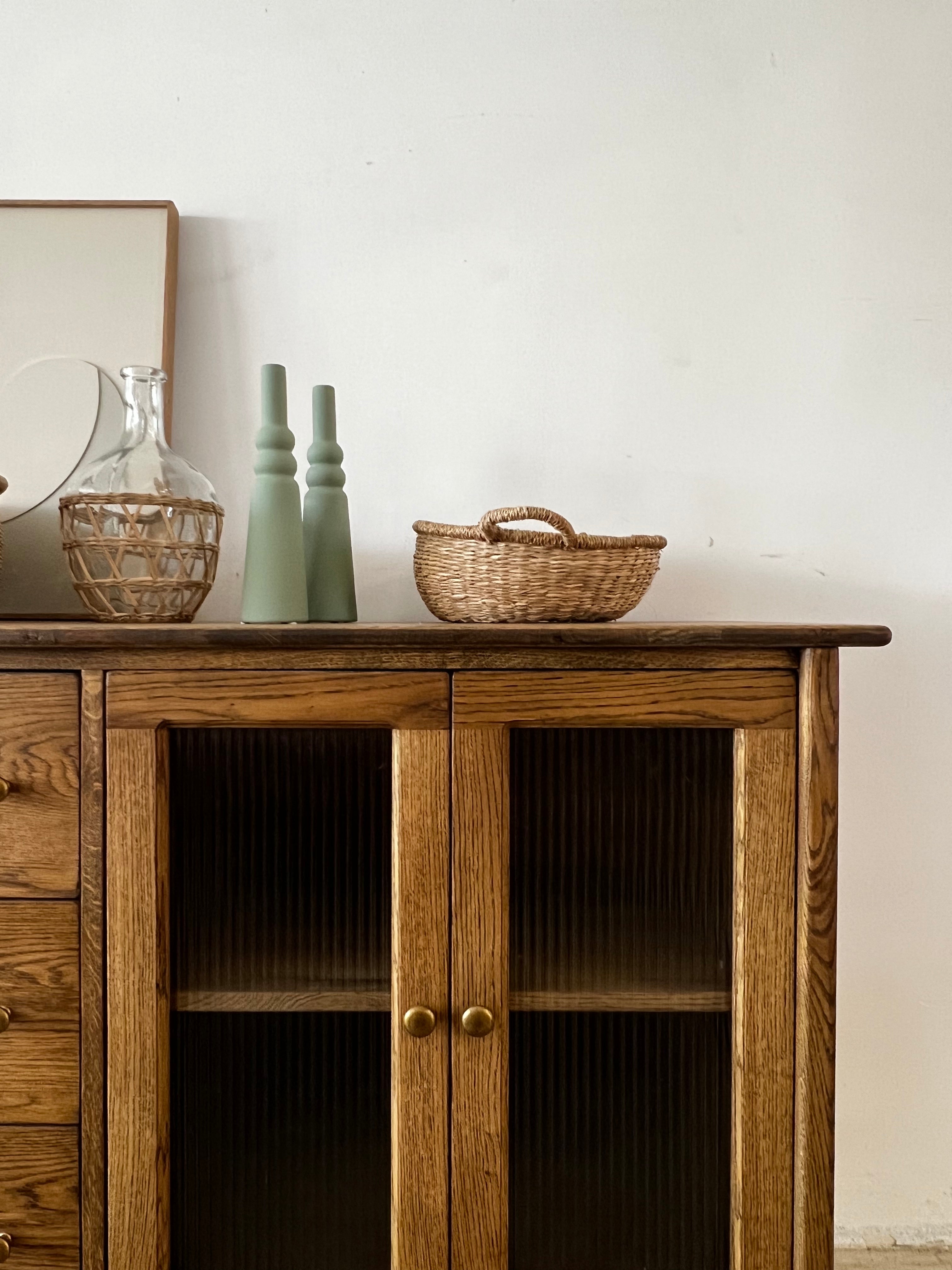 שידת מגירות ושתי דלתות,אלון מלא המחיר מתייחס למידה. 1.50/50/90