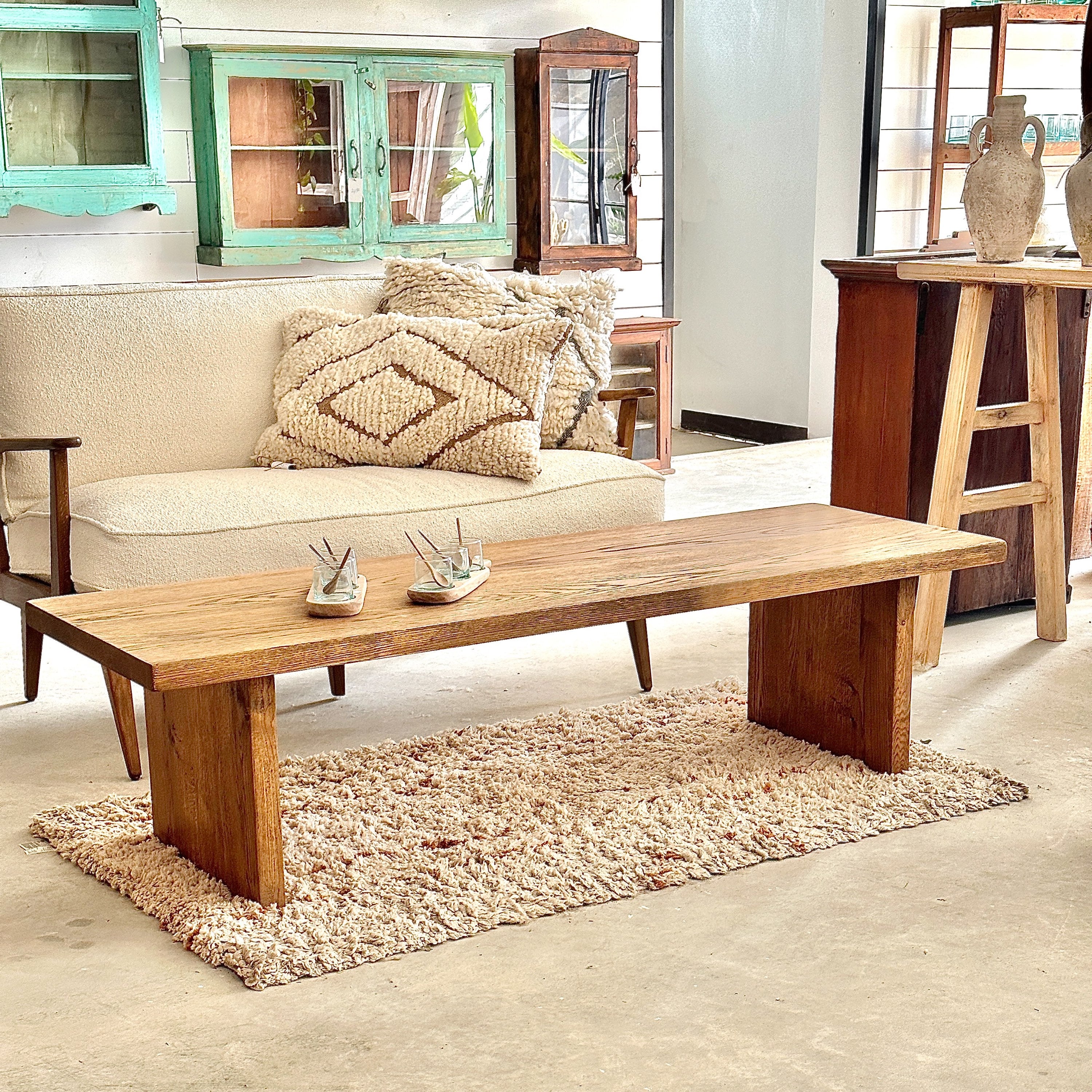 שולחן קפה נזירים