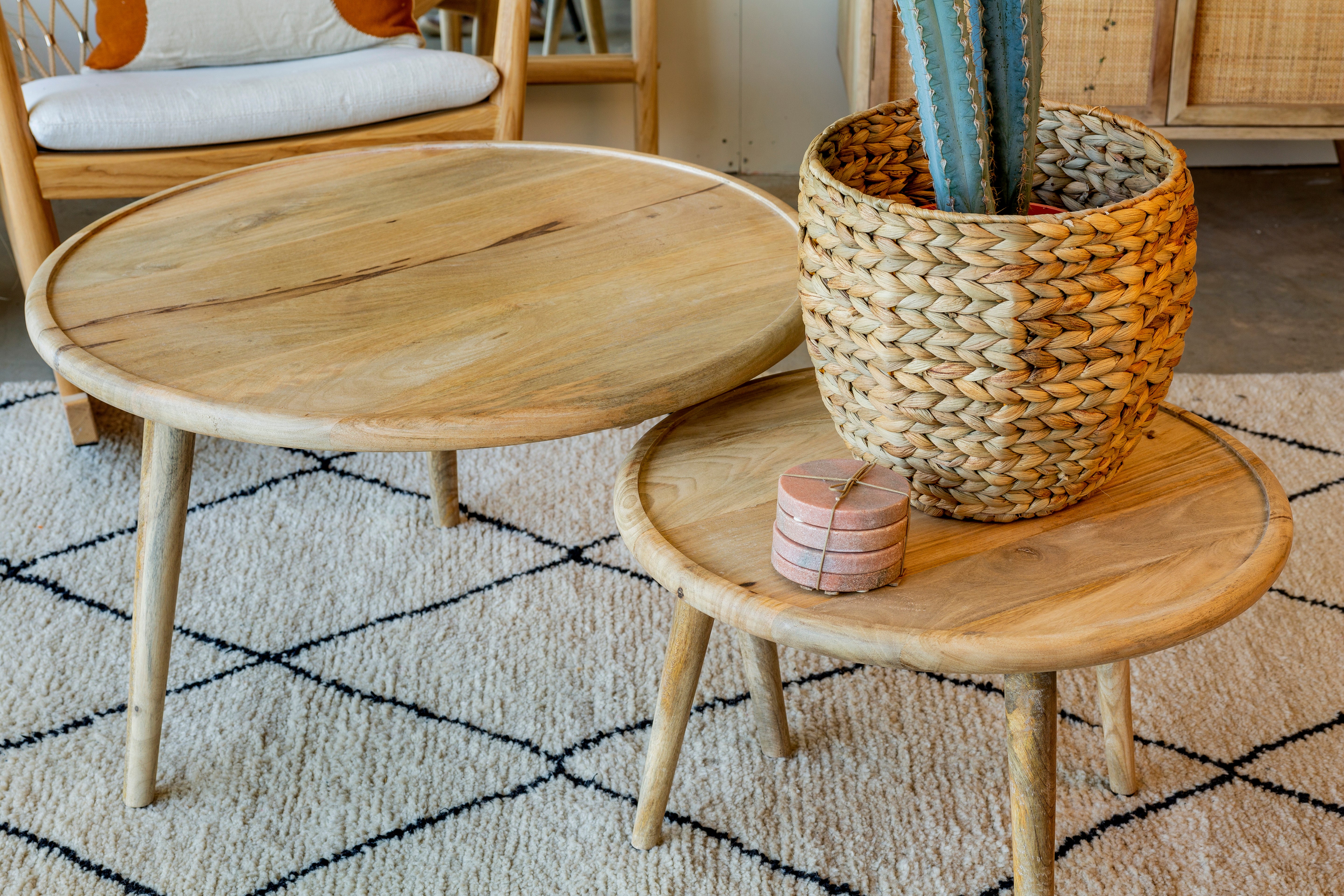 סט שולחנות עגולים