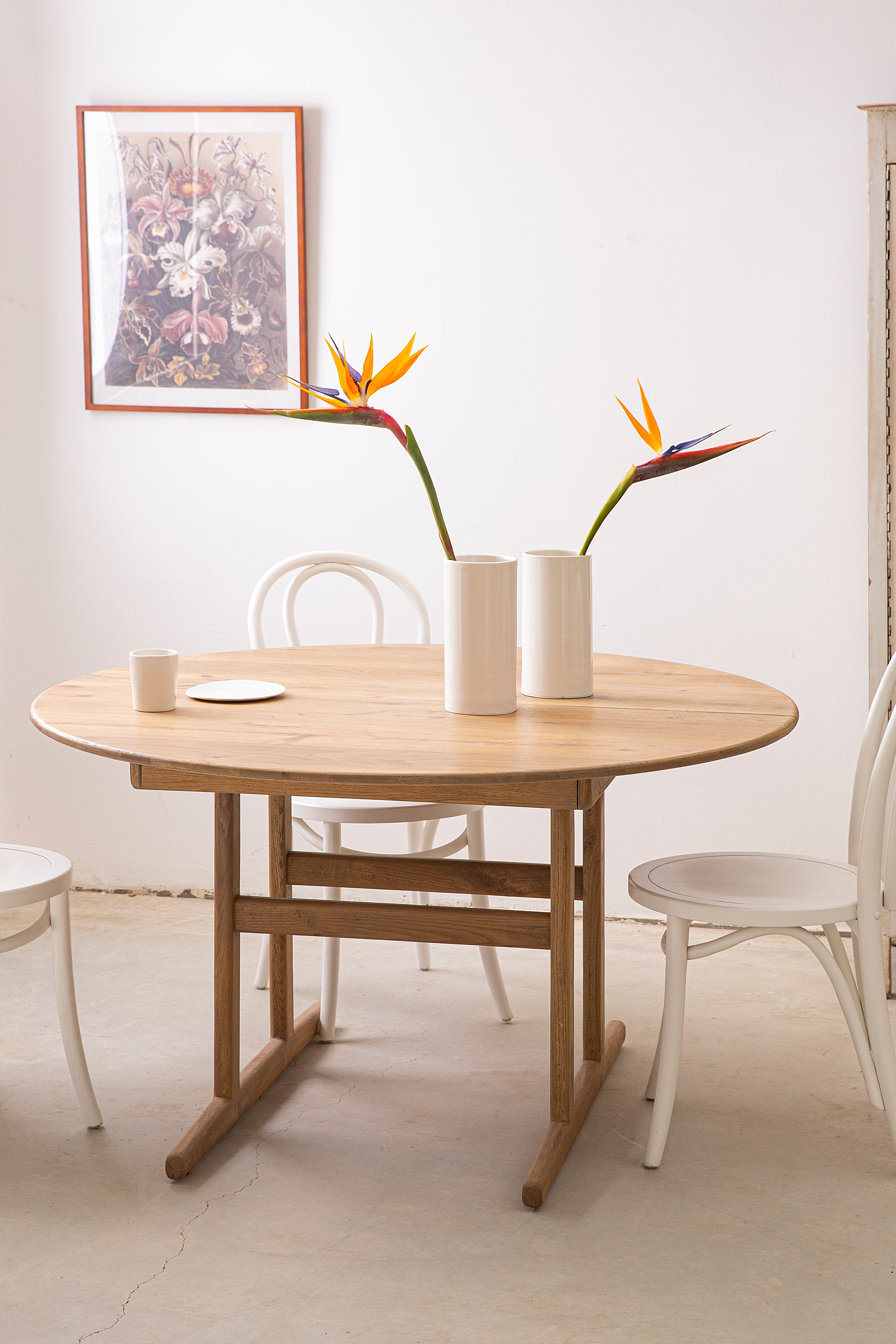 שולחן עגול רגל פנימית