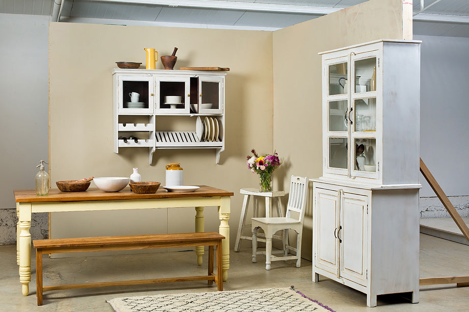 שולחן אוכל רגליים מעוטרות