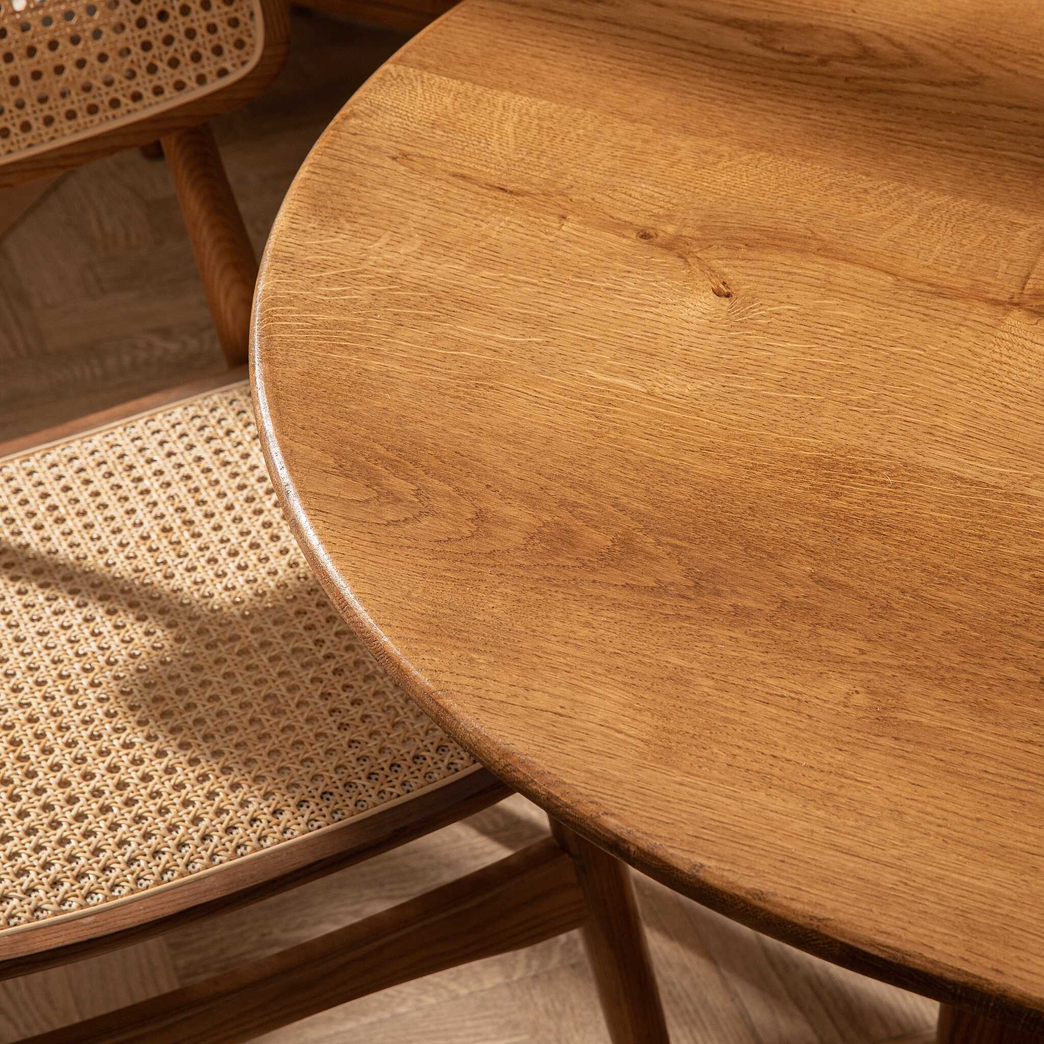 שולחן אליפטי שוודי