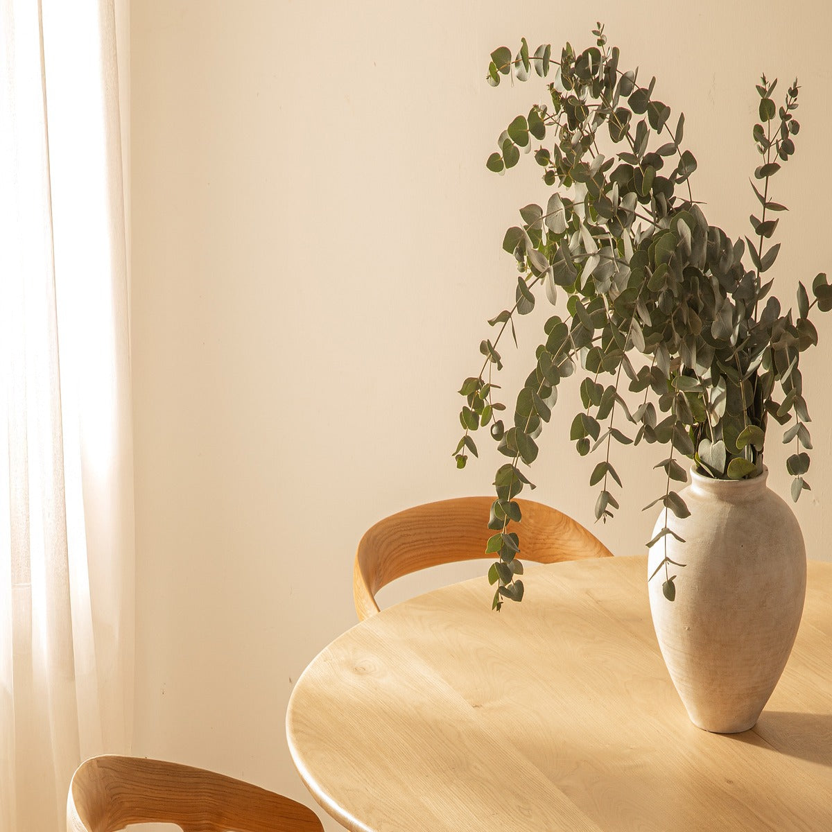 שולחן עגול שוודי