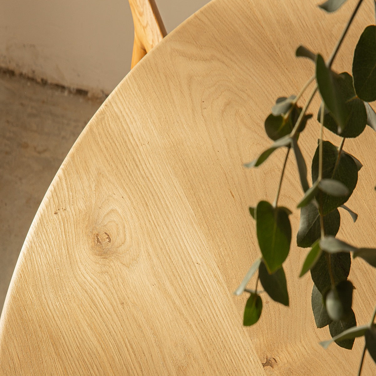 שולחן עגול שוודי