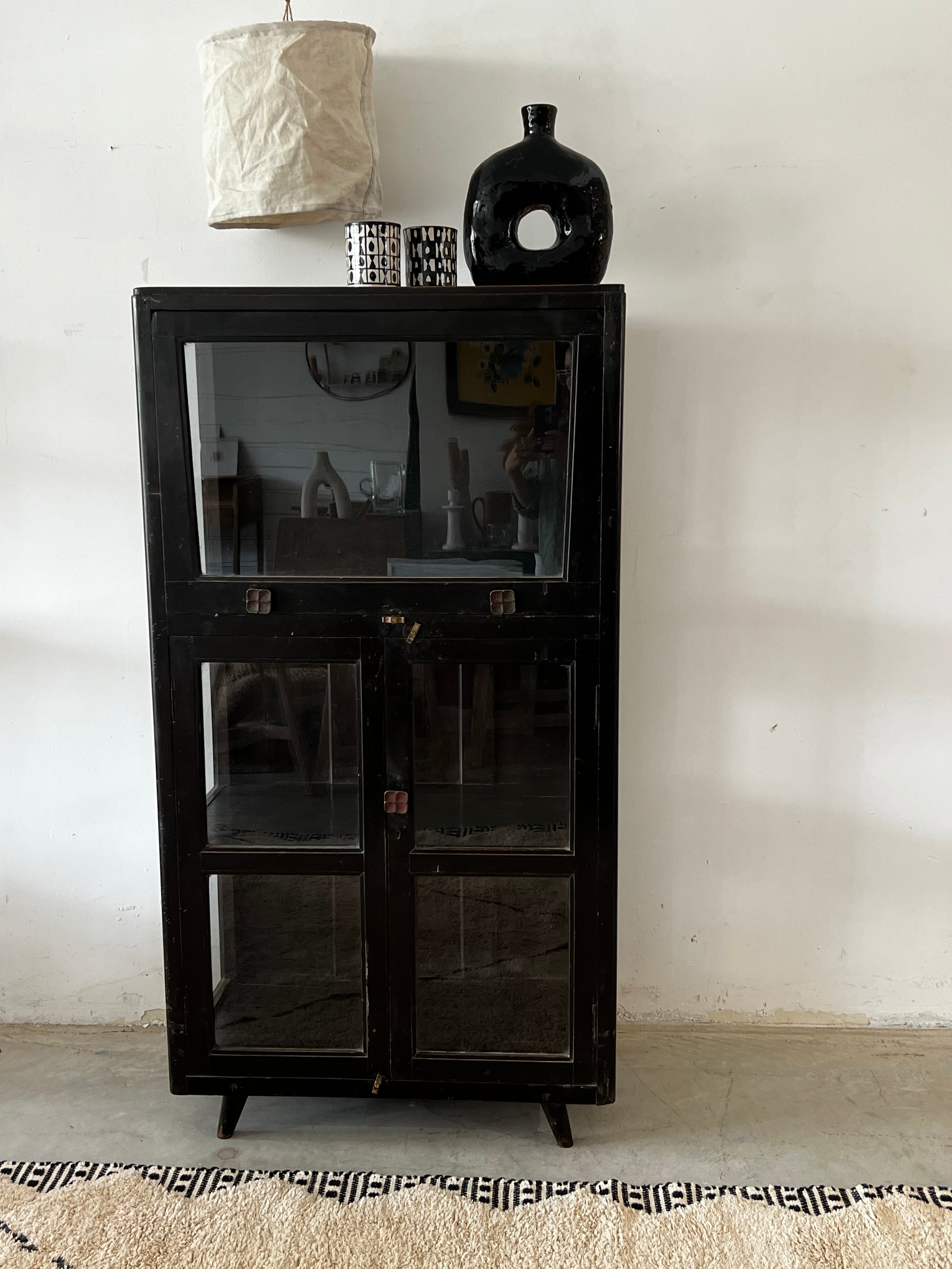 ויטרינה עתיקה  חום כהה