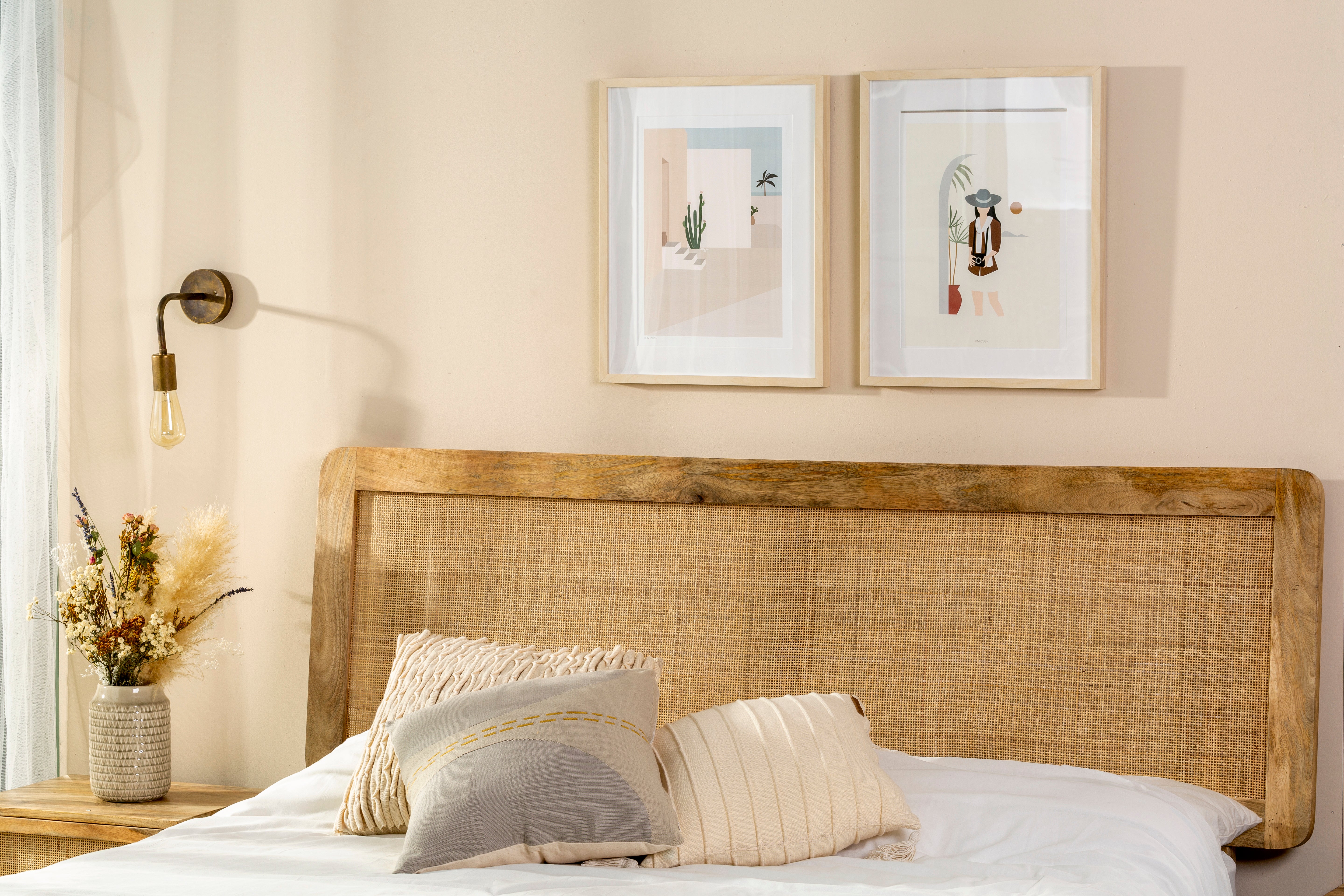 מיטה גב ראטן