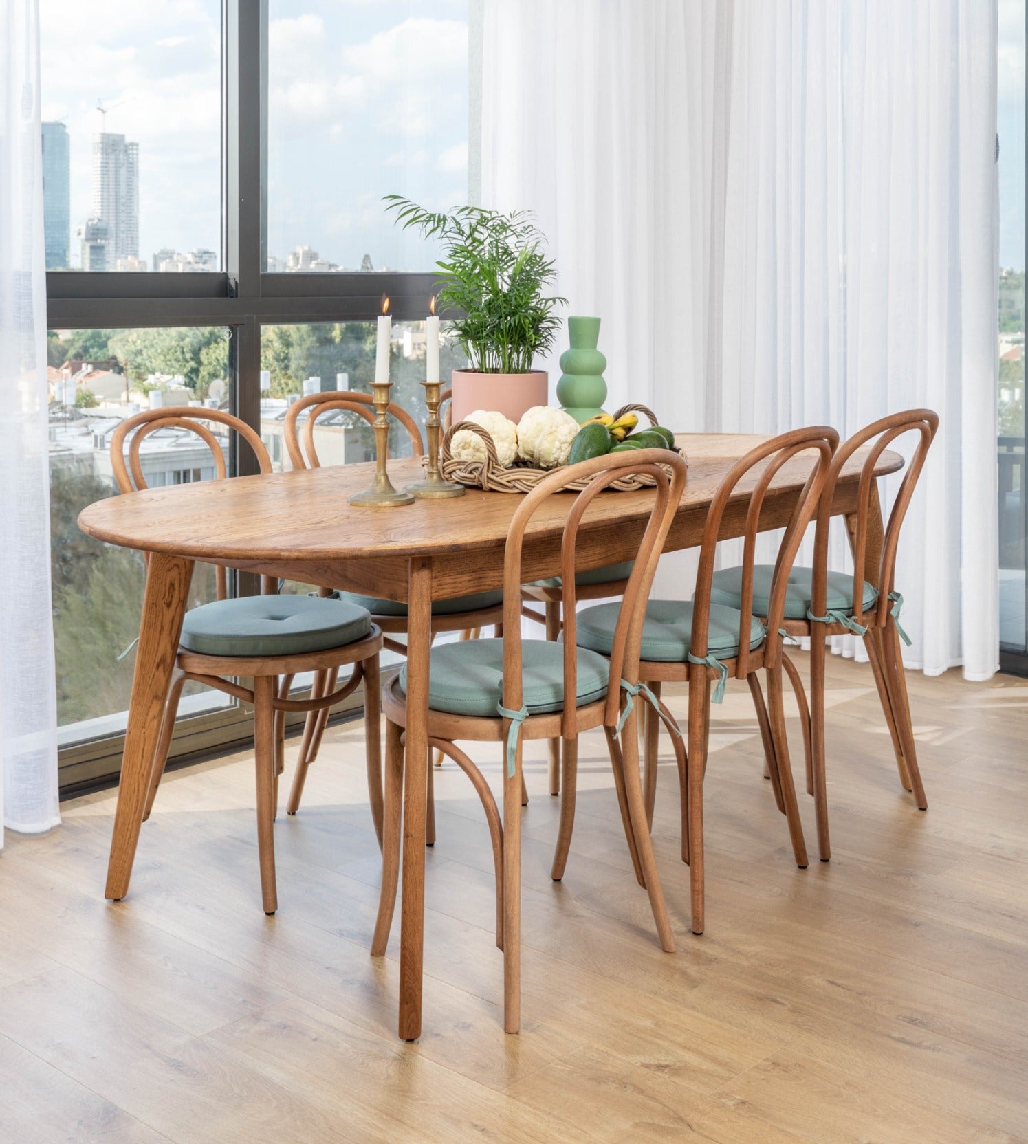 שולחן אוכל אליפטי