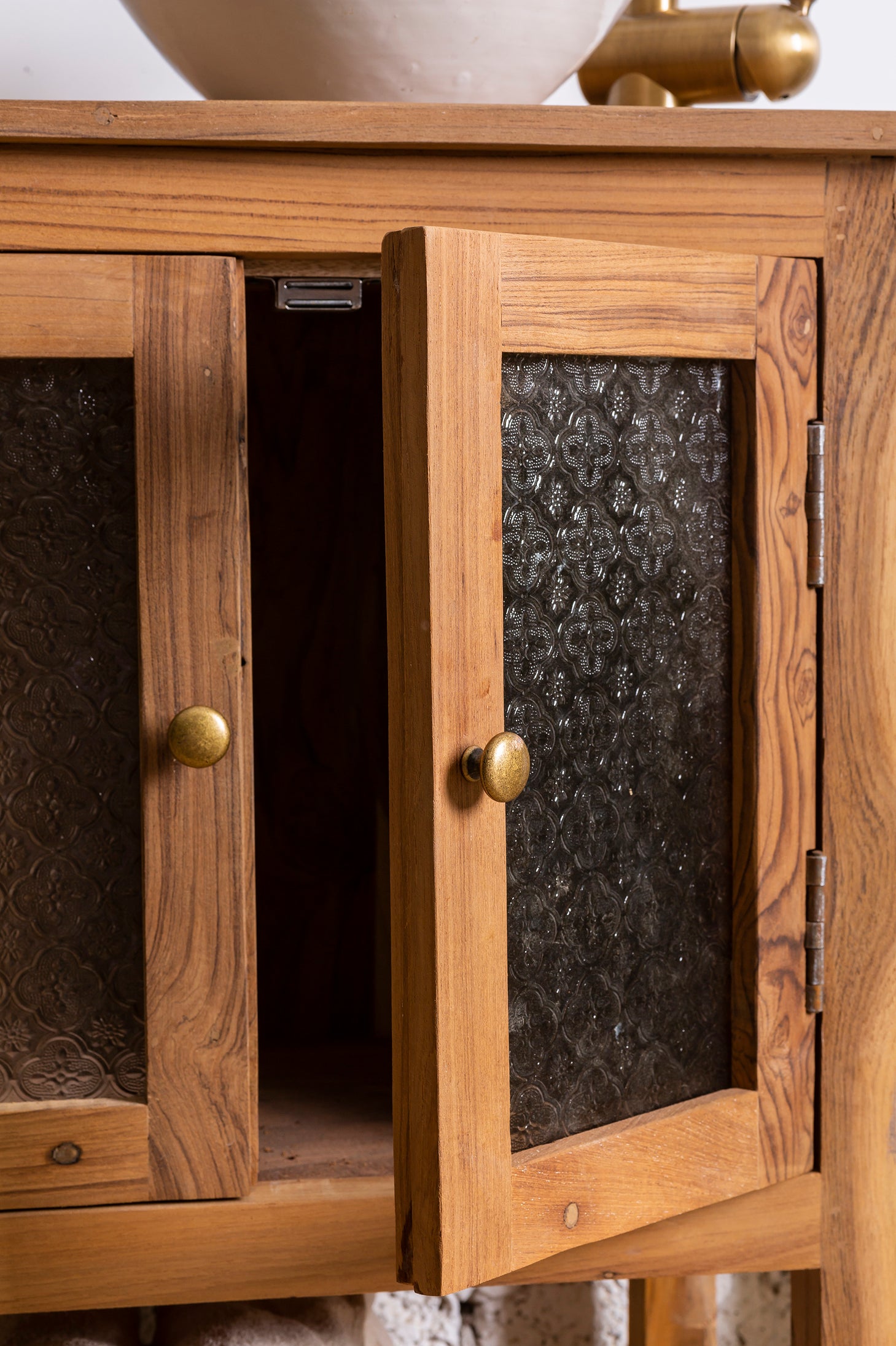 שידת רחצה קטנה