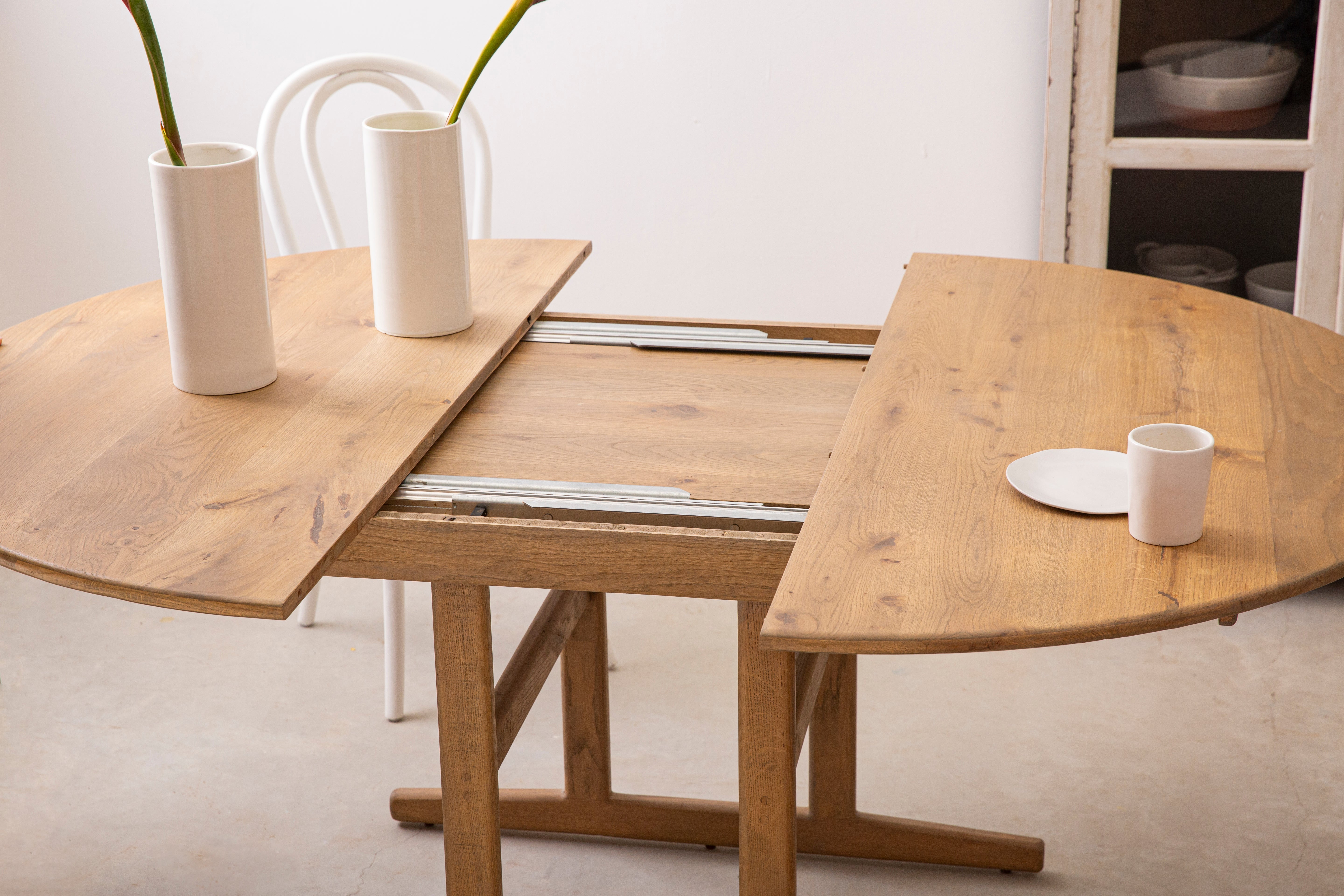 שולחן עגול רגל פנימית