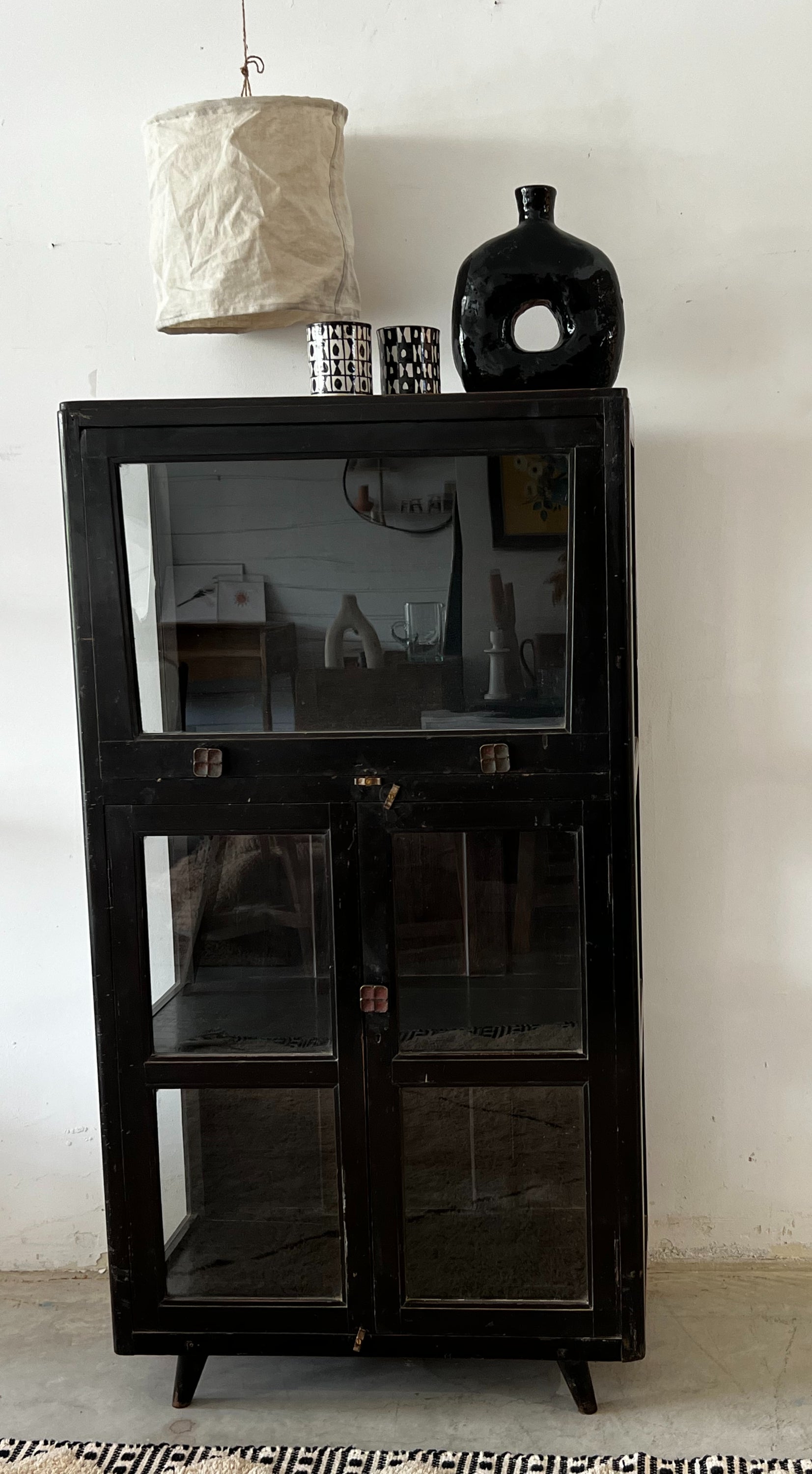 ויטרינה עתיקה  חום כהה