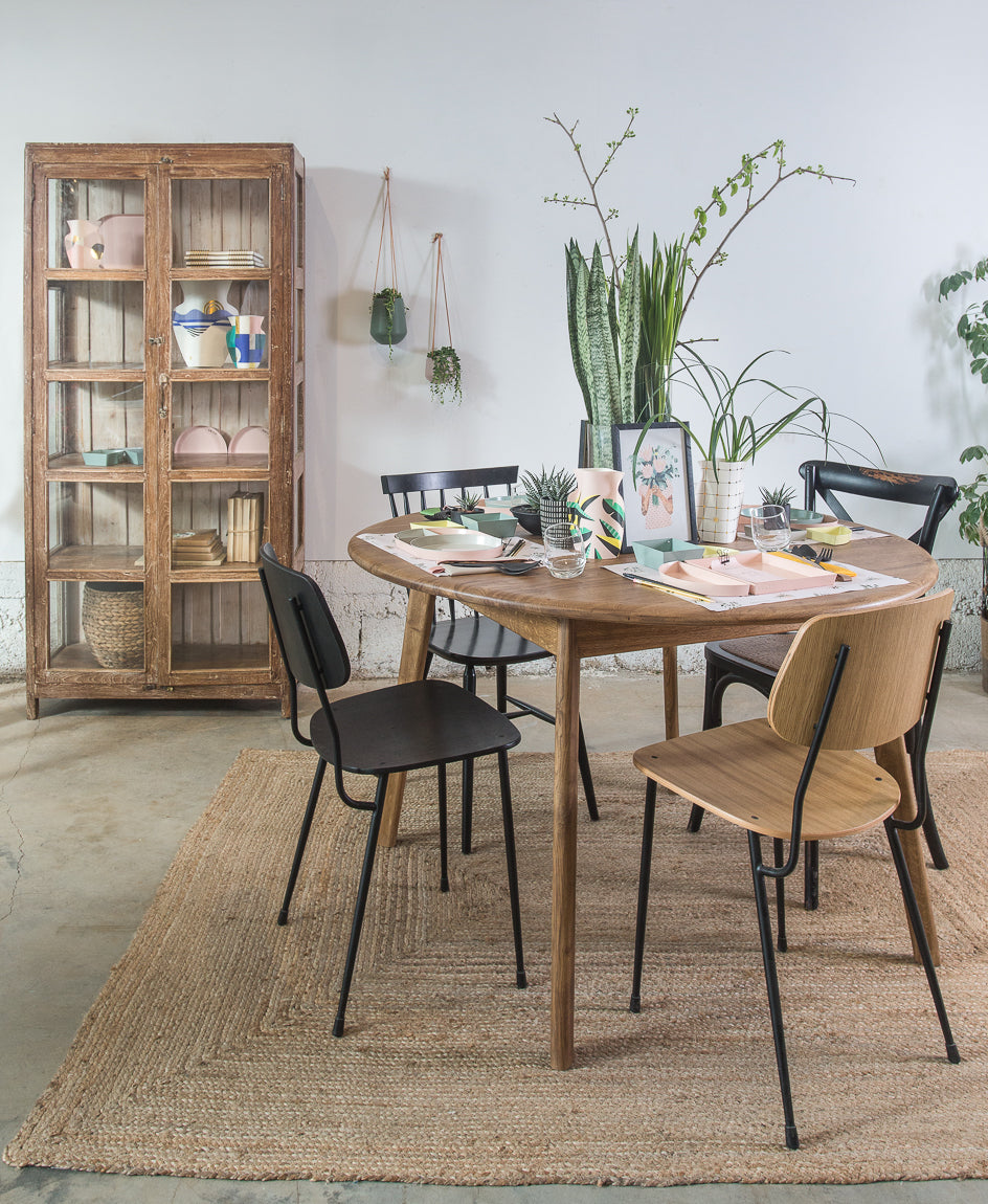 שולחן עגול מעץ אלון