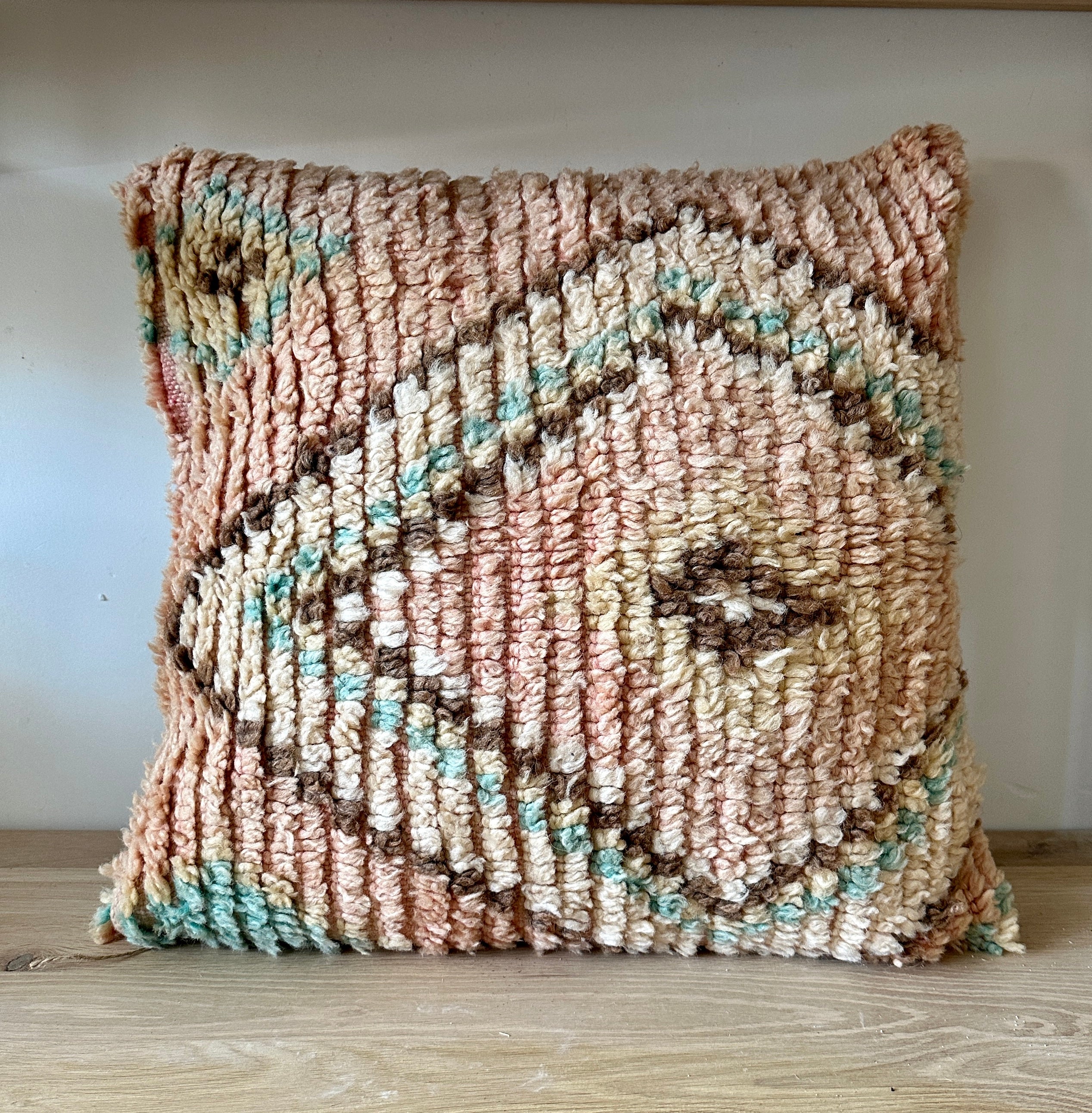 כרית נוי צמר