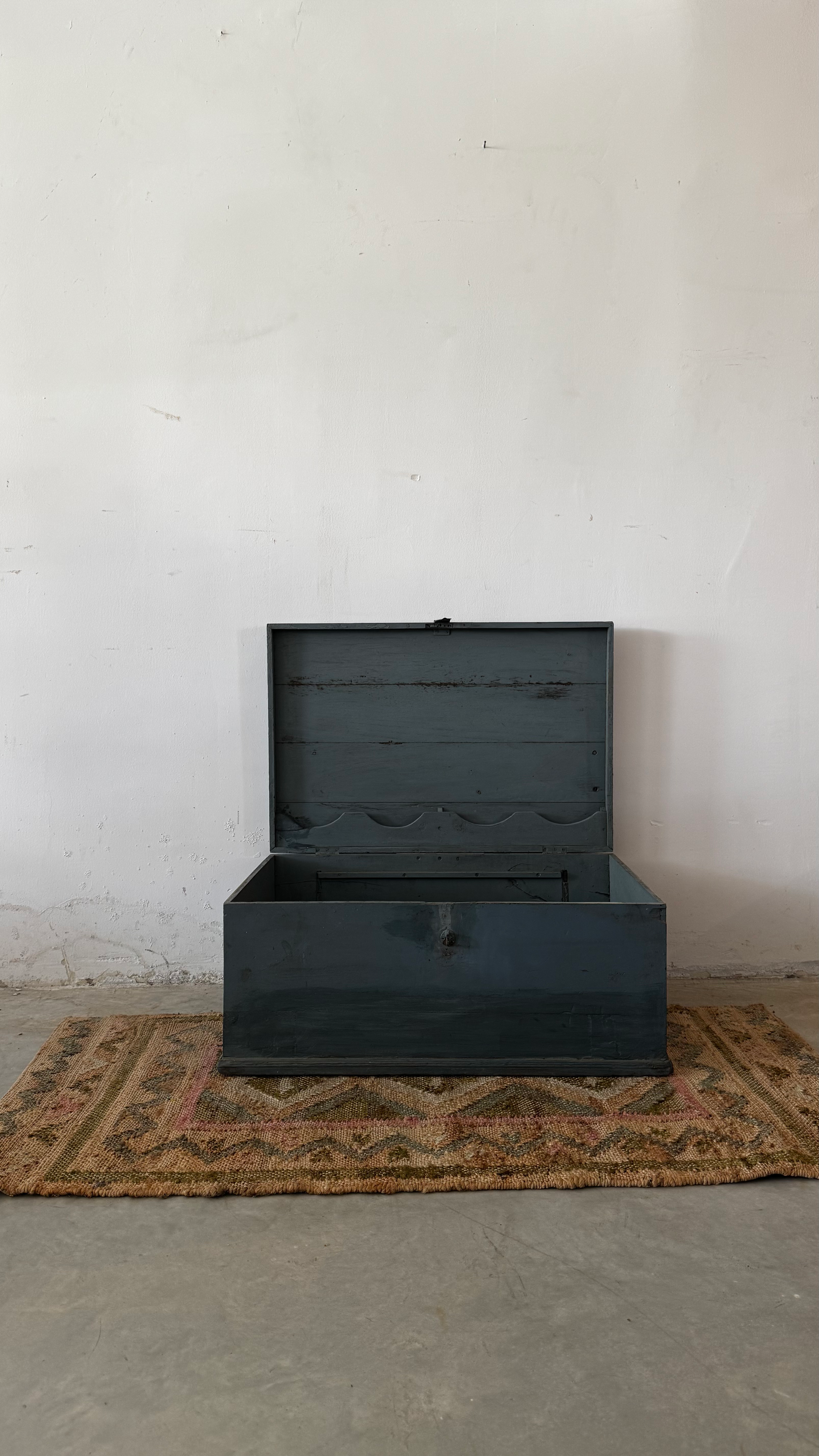 ארגז תכלת ענתיק