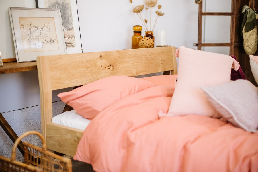 מיטה מעץ אלון מבוקע גב מלא