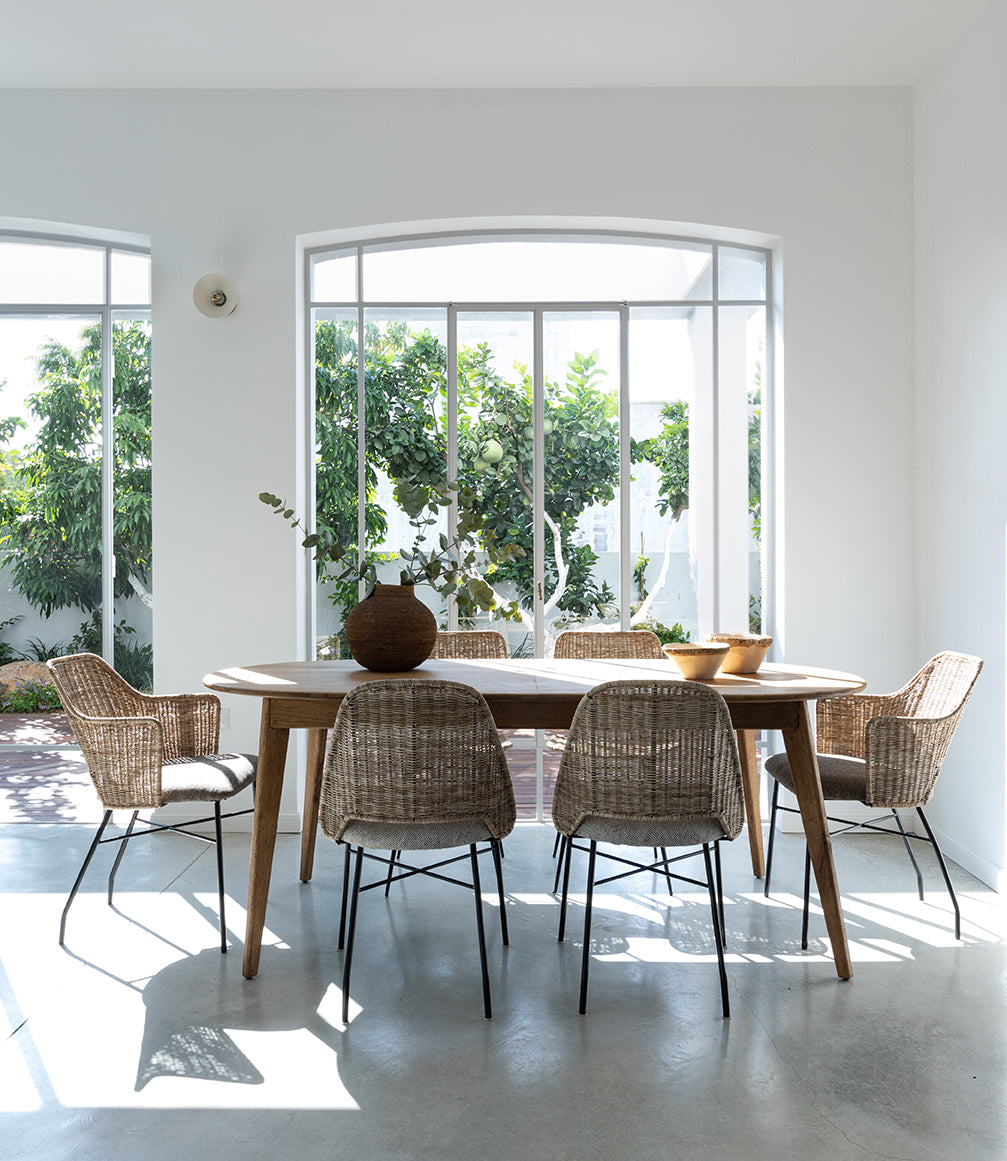 שולחן אוכל אליפטי