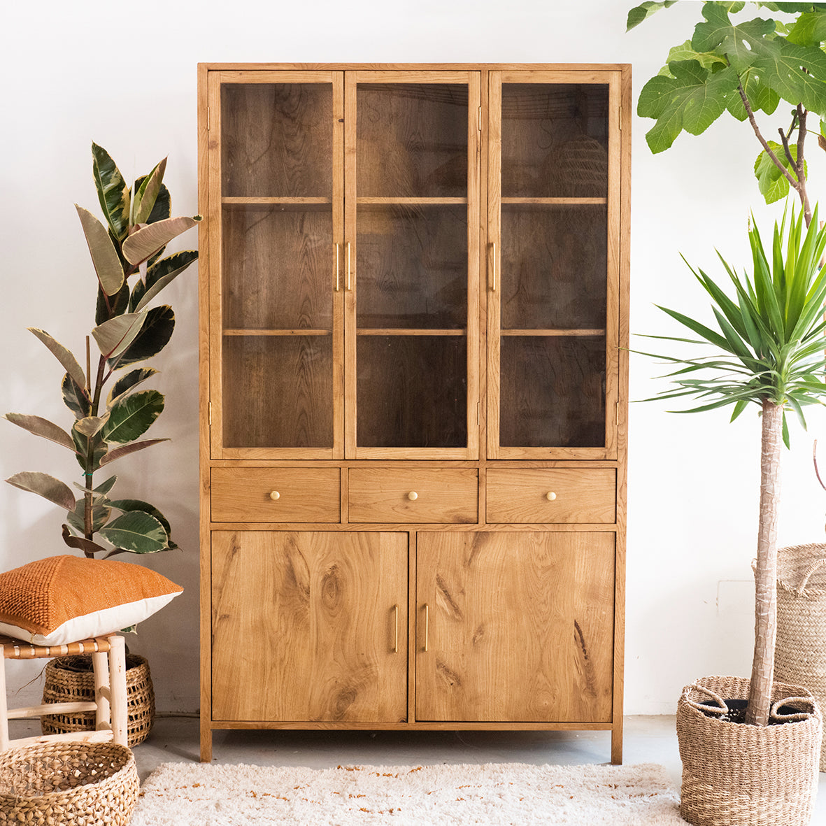 ויטרינה מעץ אלון