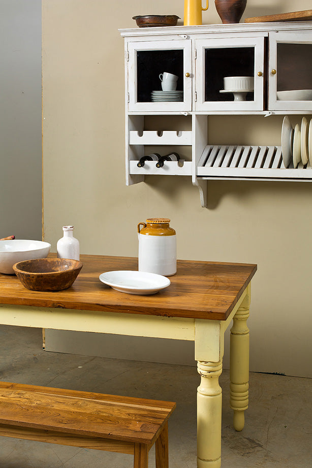 שולחן אוכל רגליים מעוטרות