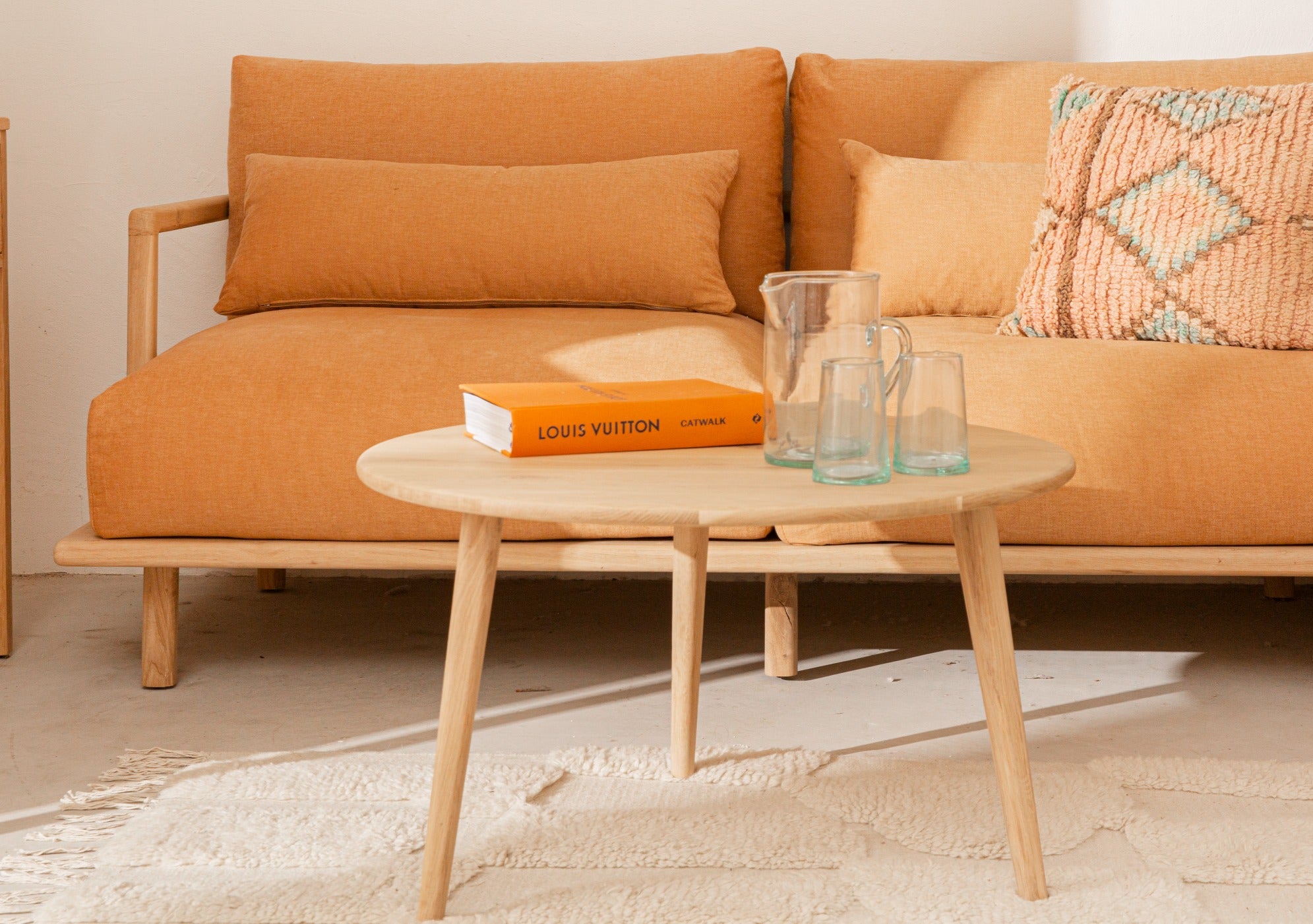 שולחנות סלון עגולים אלון