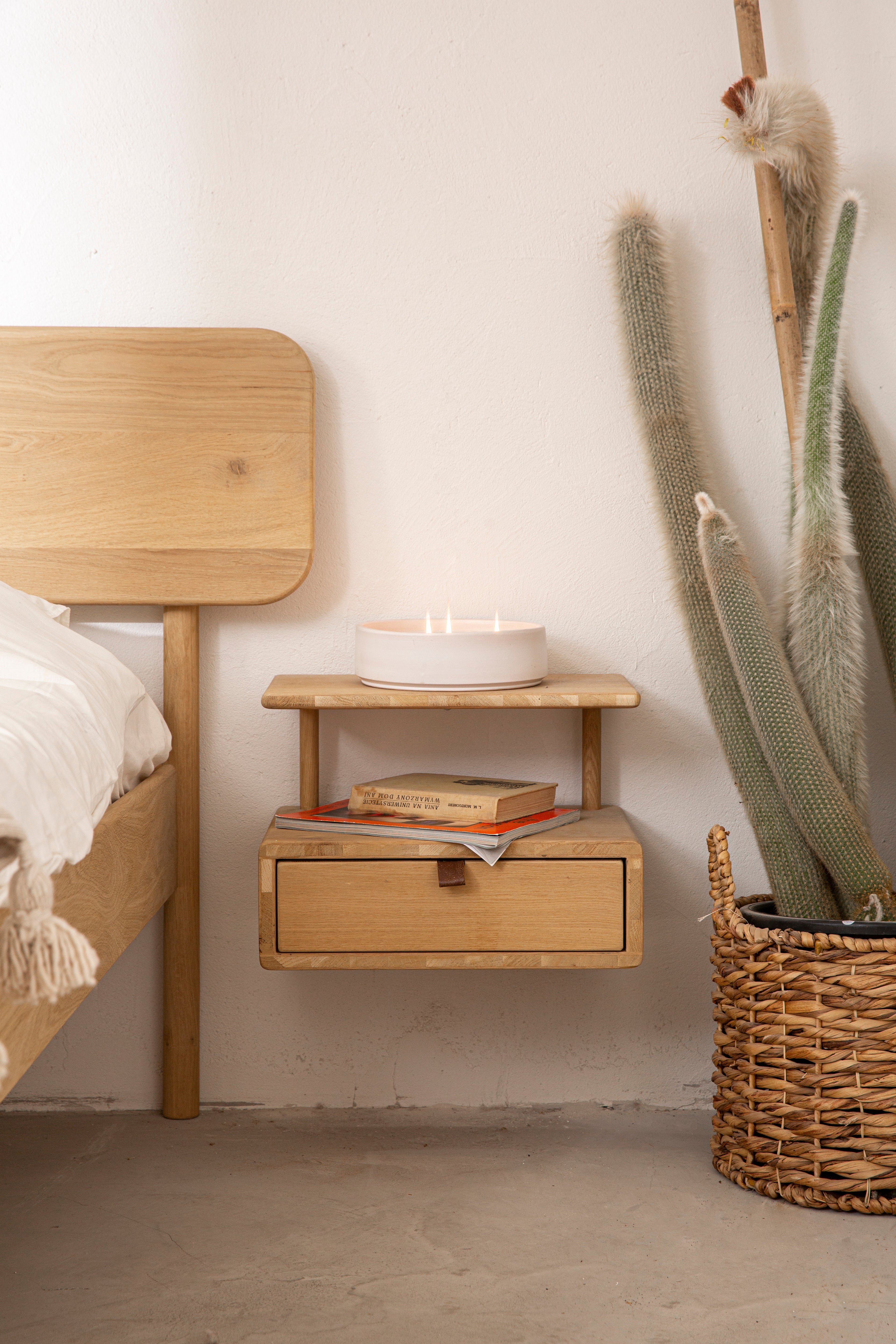 שידת צד נורדית צפה