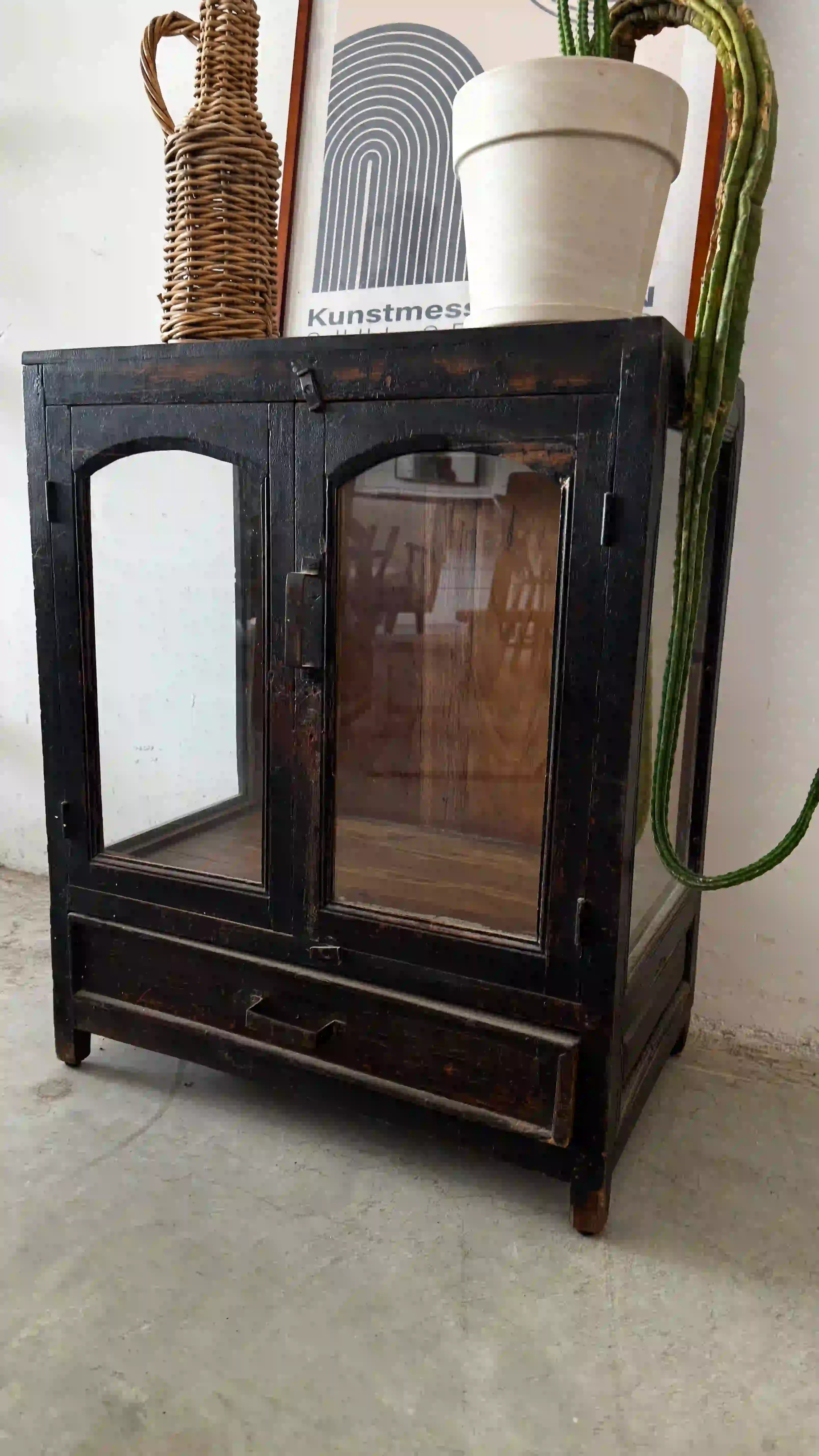 ויטרינה ענתיק קטנה