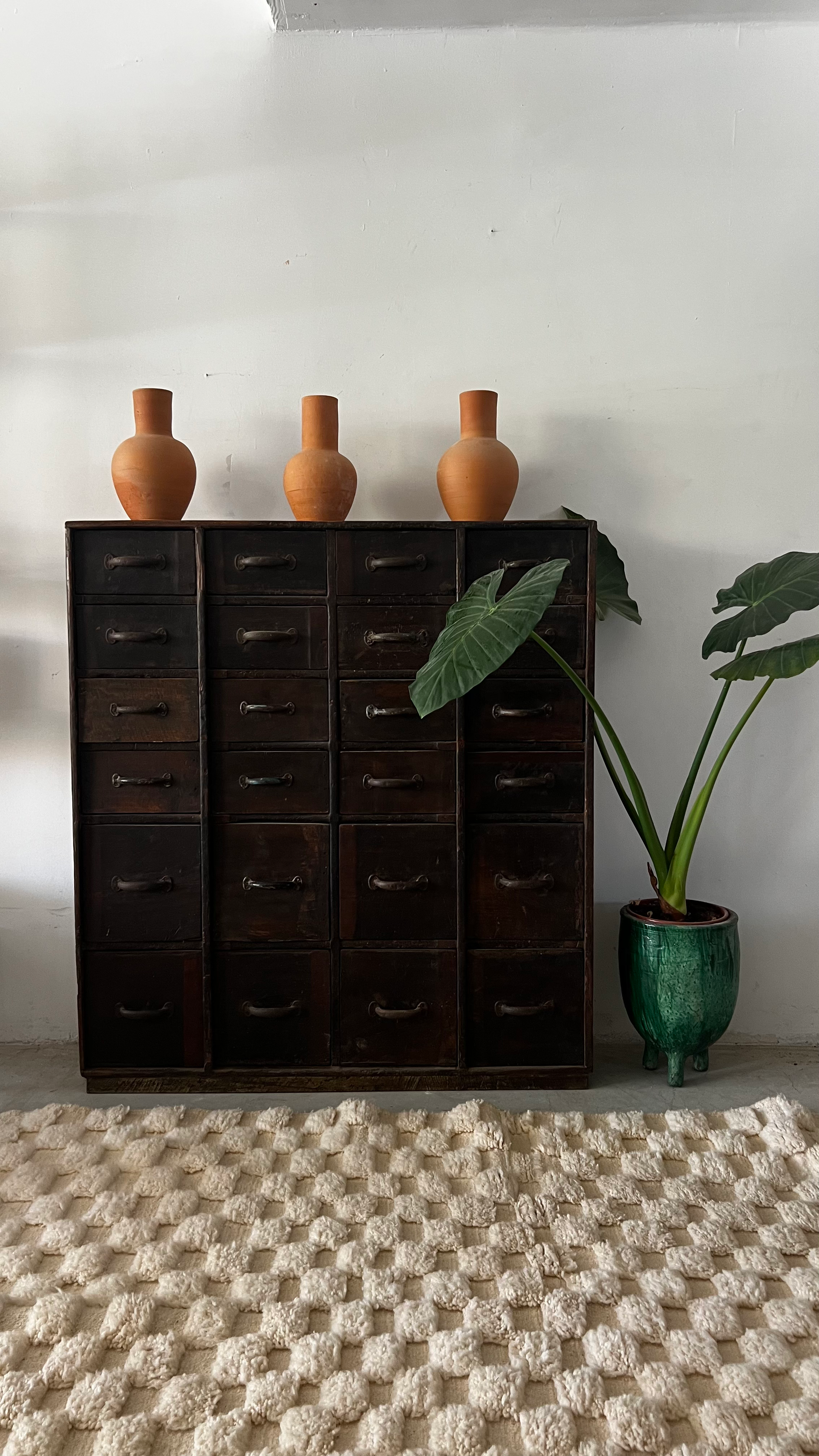 1.20/31  שידת מולטי מגירות ענתיק,יחודית ביופיה