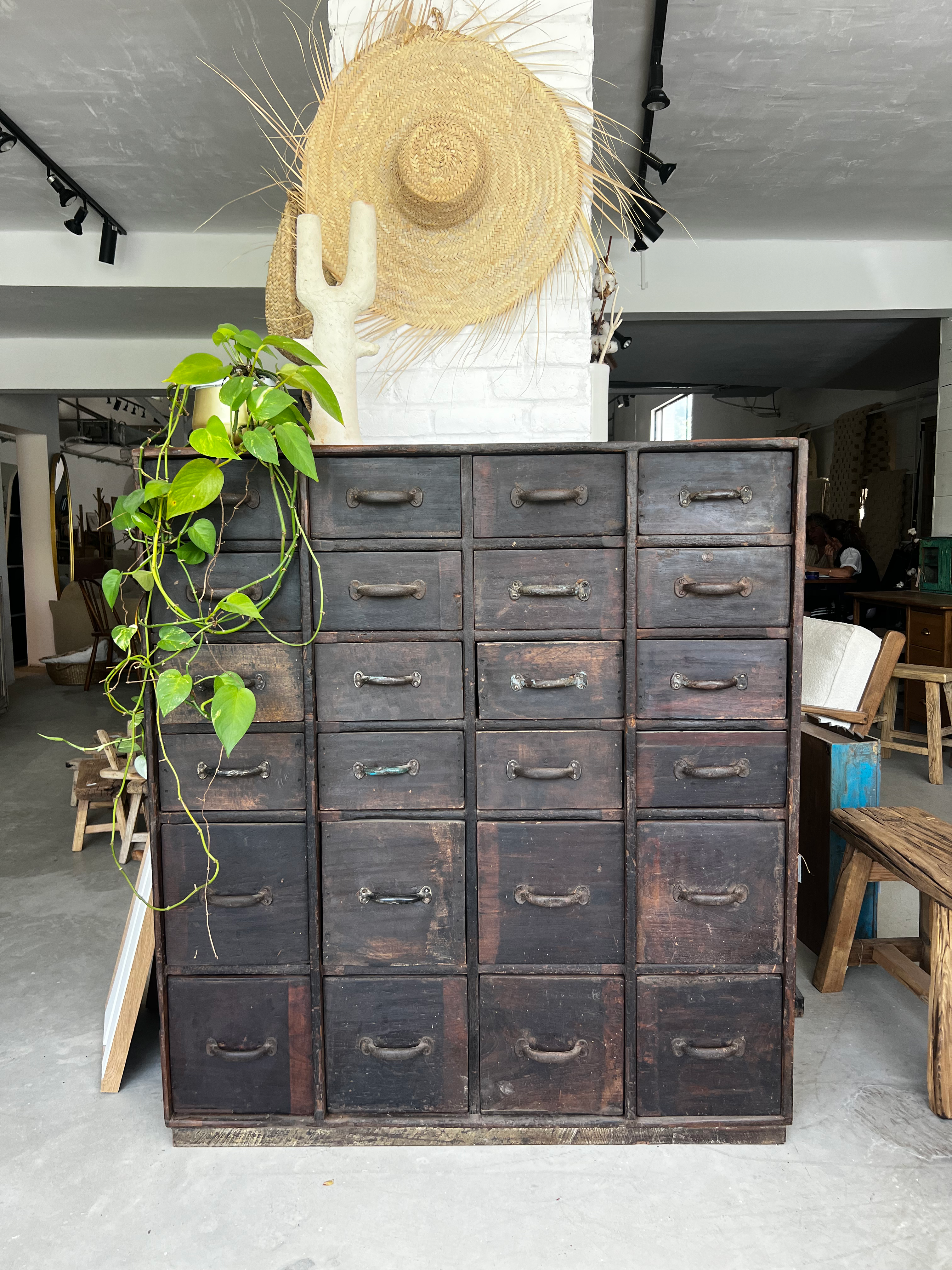 1.20/31  שידת מולטי מגירות ענתיק,יחודית ביופיה