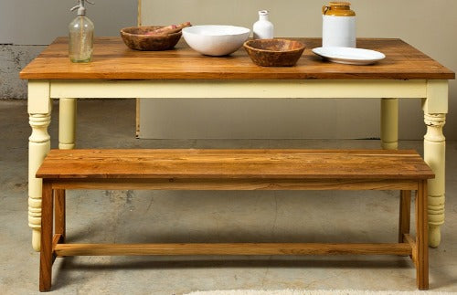 שולחן אוכל רגליים מעוטרות