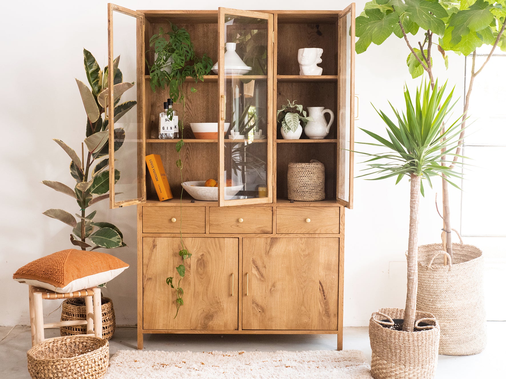 ויטרינה מעץ אלון