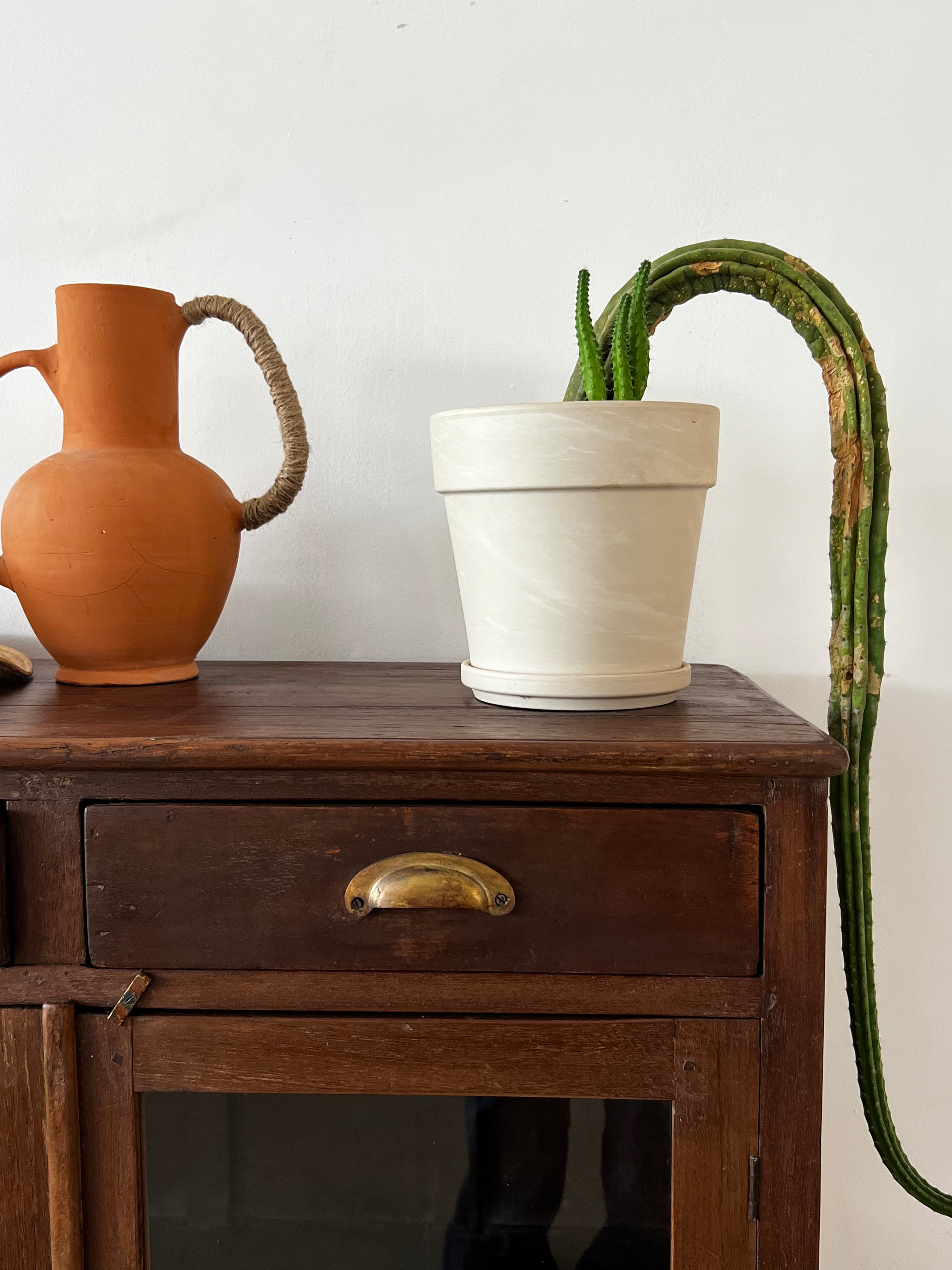 ויטרינה עץ מלא  ענתיק,עם 2 מגירות ו2 דלתות