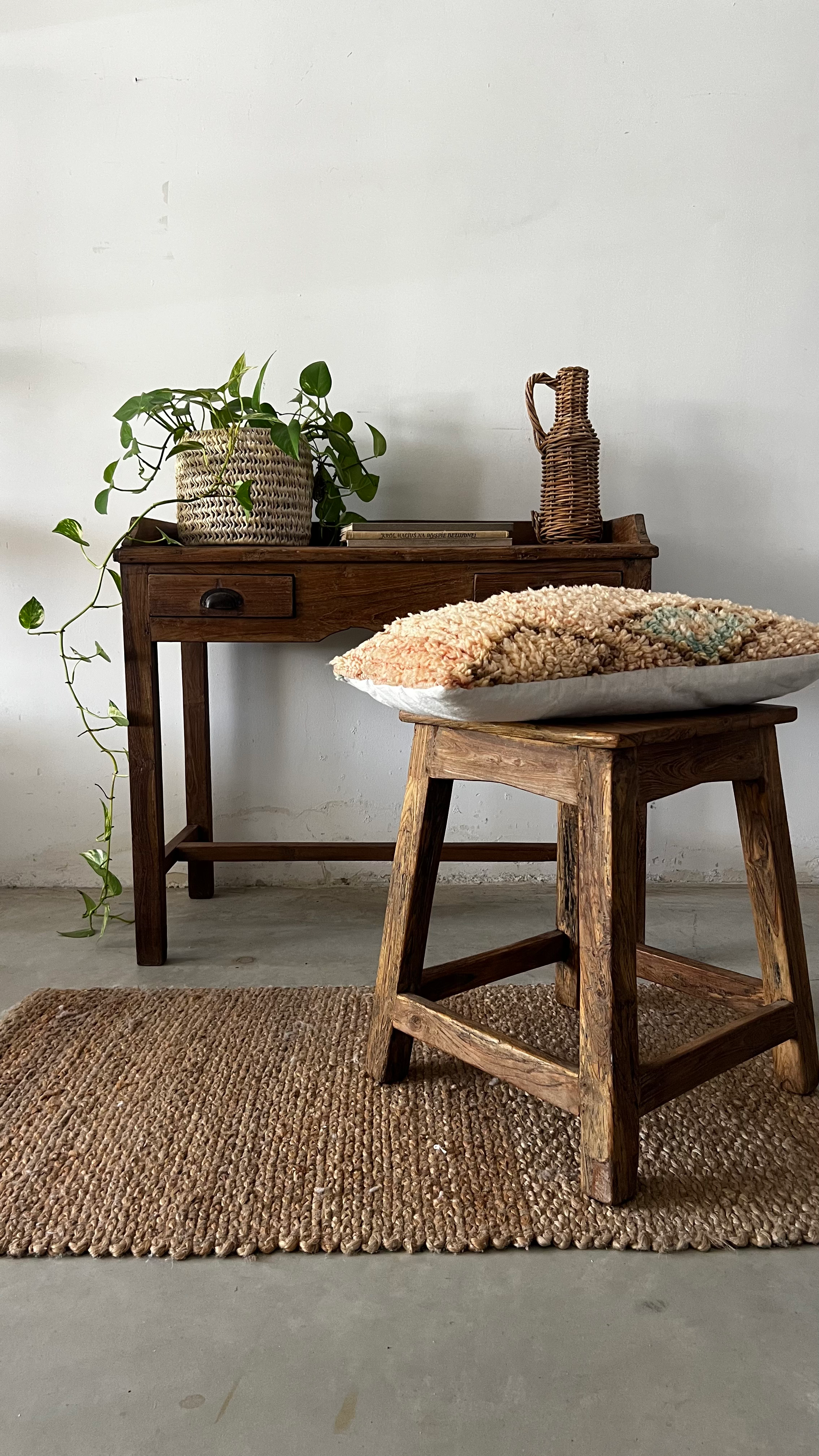 שרפרף ענתיק חום כהה