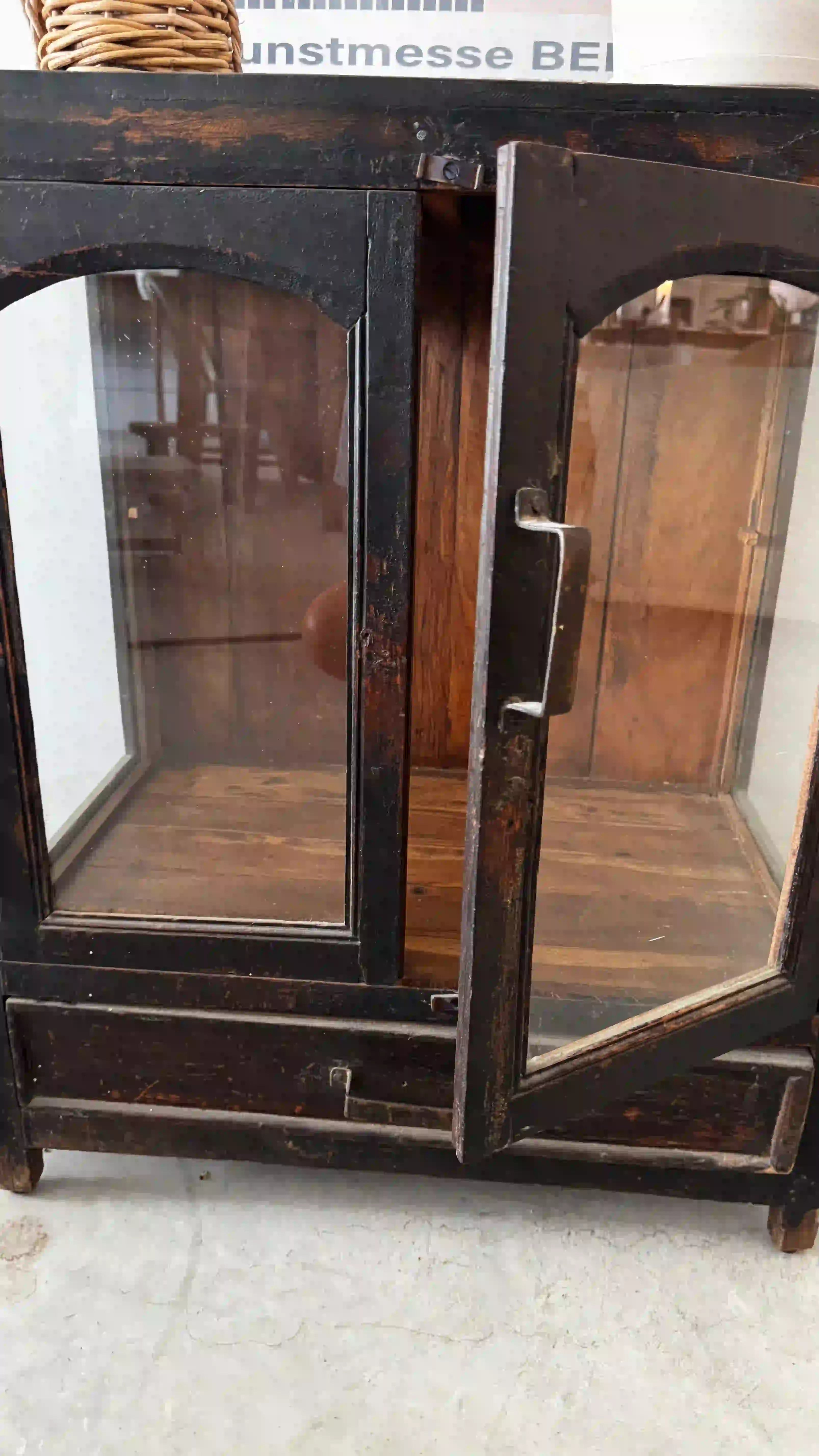 ויטרינה ענתיק קטנה