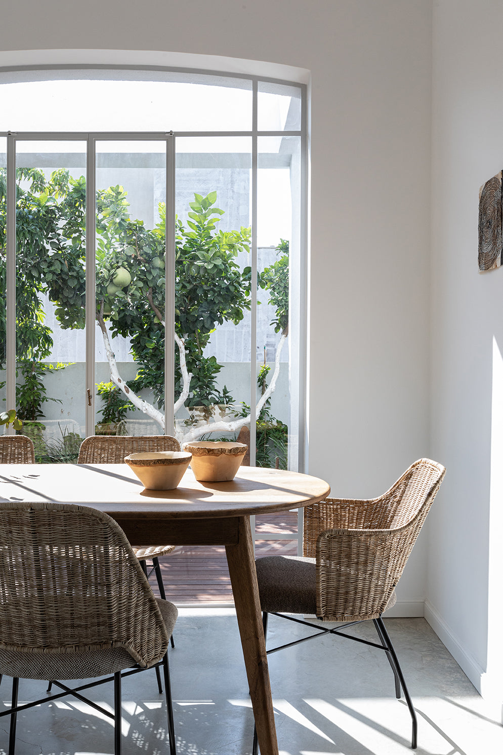 שולחן אוכל אליפטי