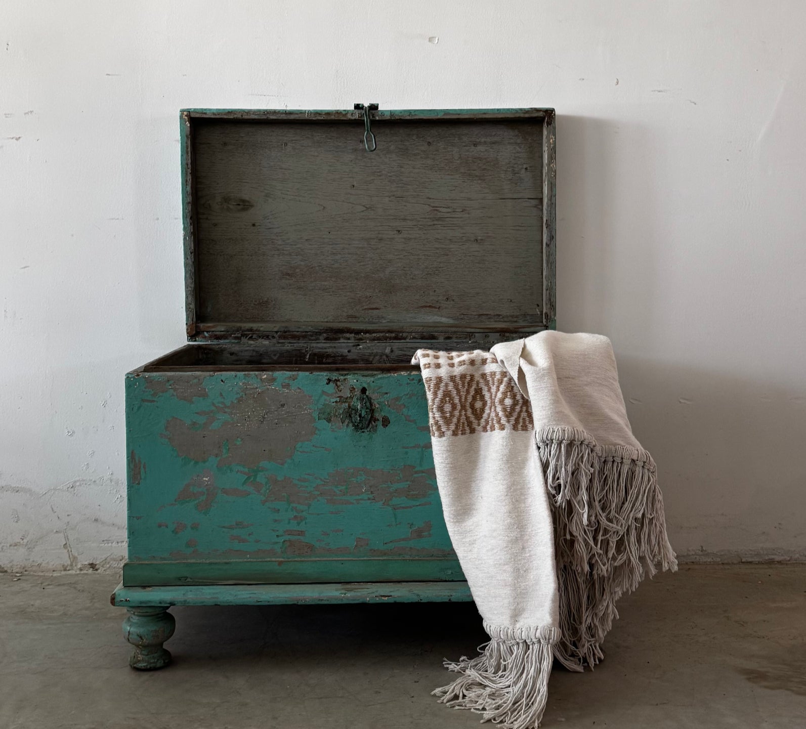 ארגז  תכלת טורקיזי פיס ענתיק