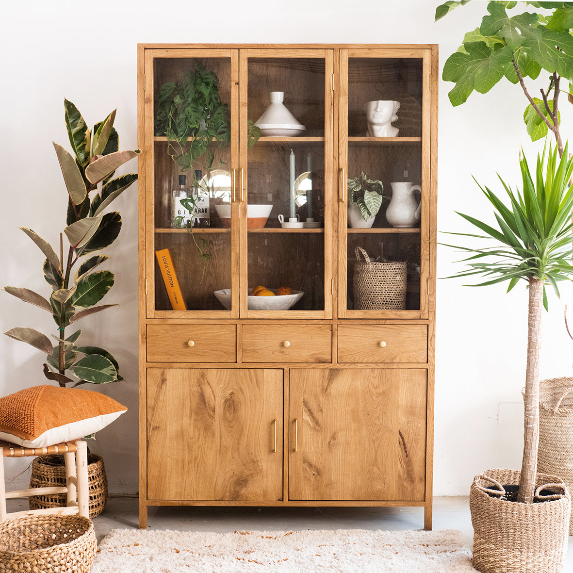 ויטרינה מעץ אלון