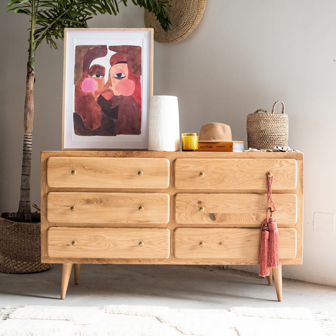 שידת מגירות מעץ אלון